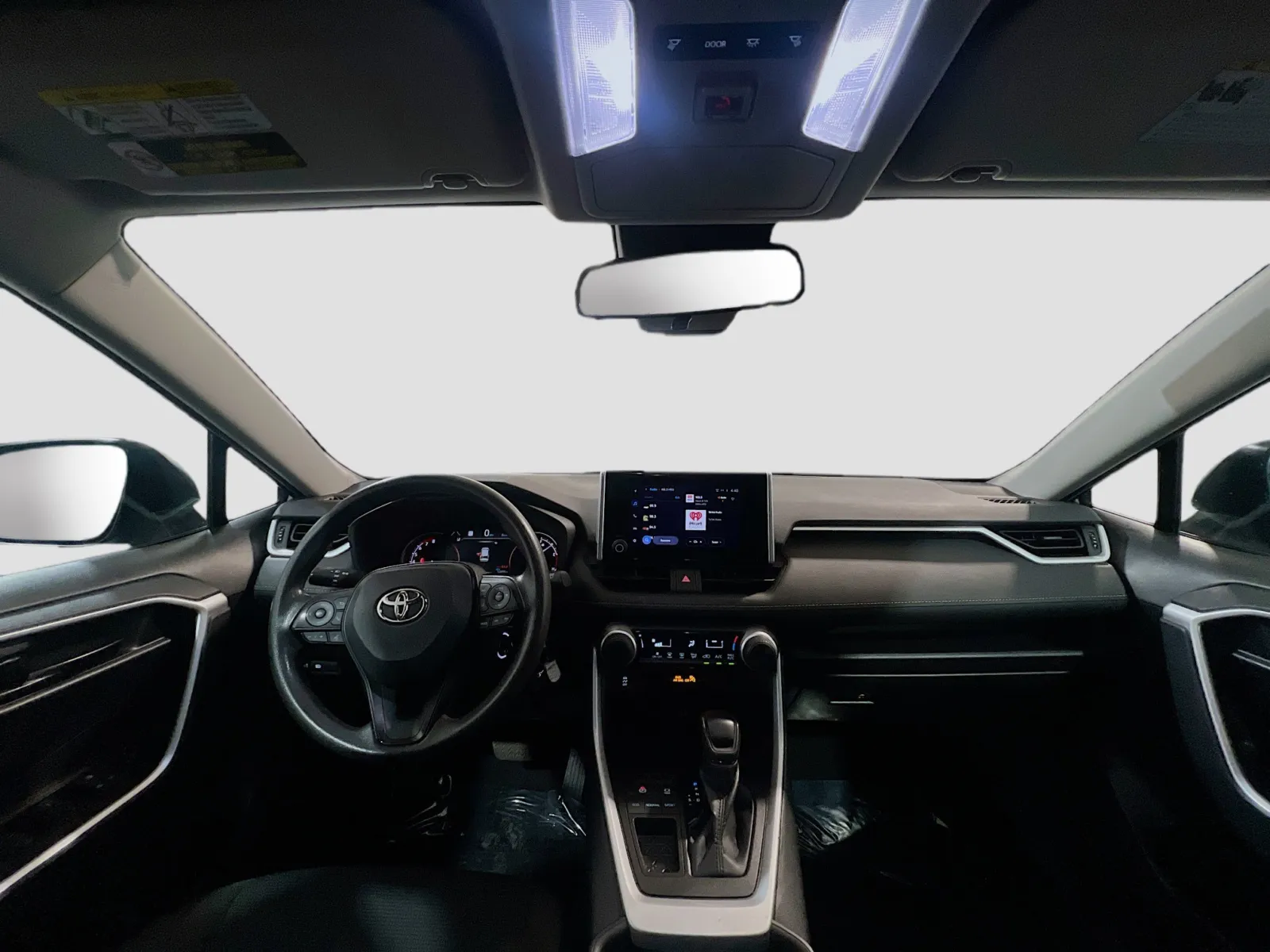 2023 Toyota RAV4 LE - Photo 15