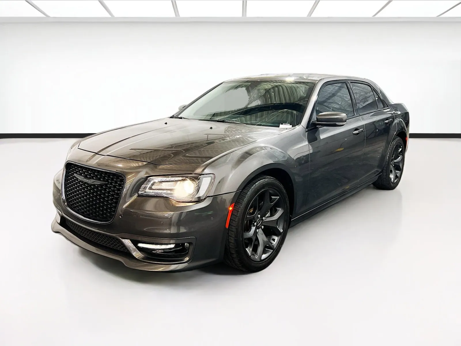 2021 Chrysler 300 Touring L's photo