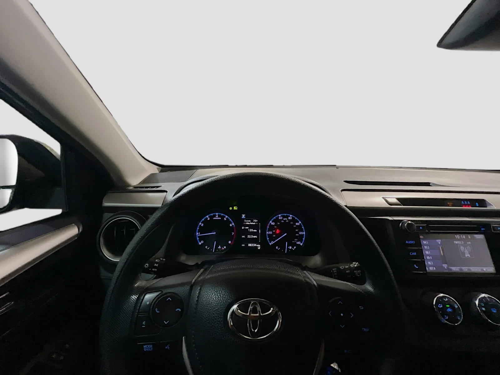 2018 Toyota RAV4 LE - Photo 7