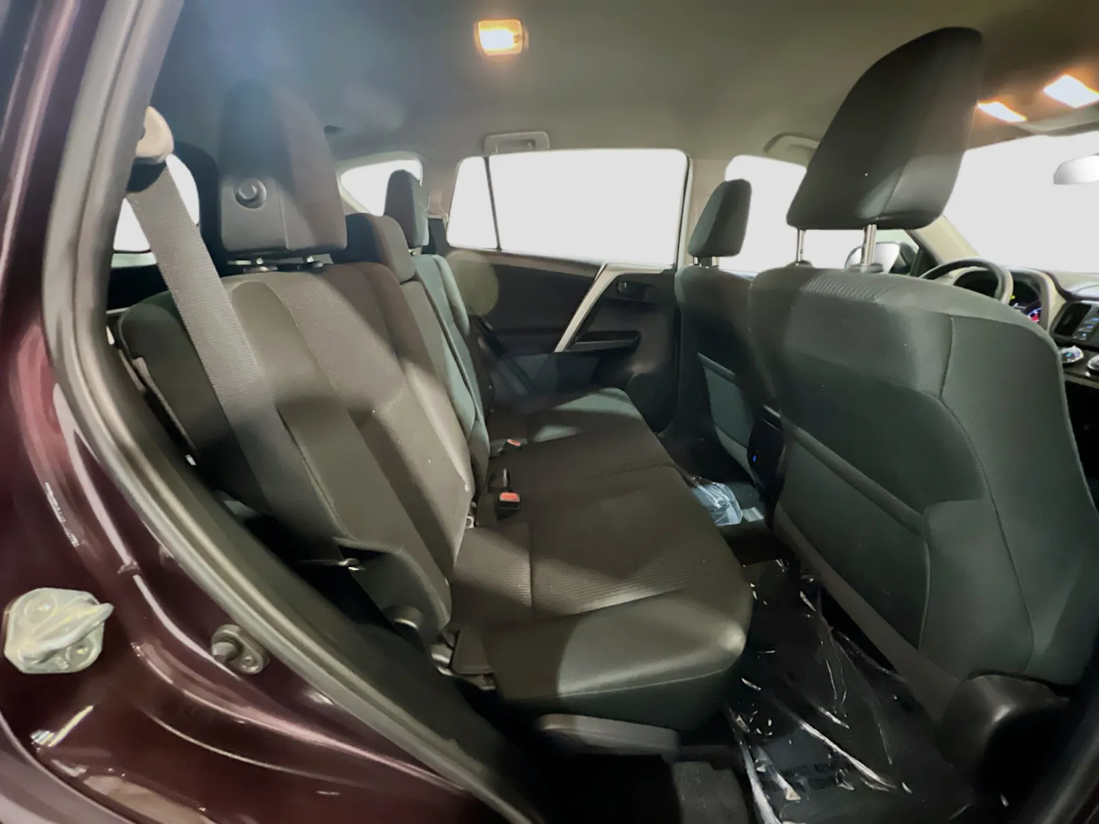 2018 Toyota RAV4 LE - Photo 18