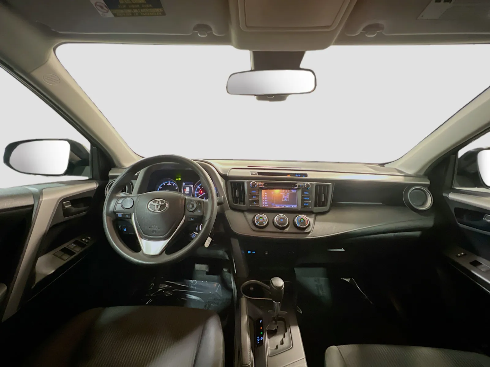 2018 Toyota RAV4 LE - Photo 15