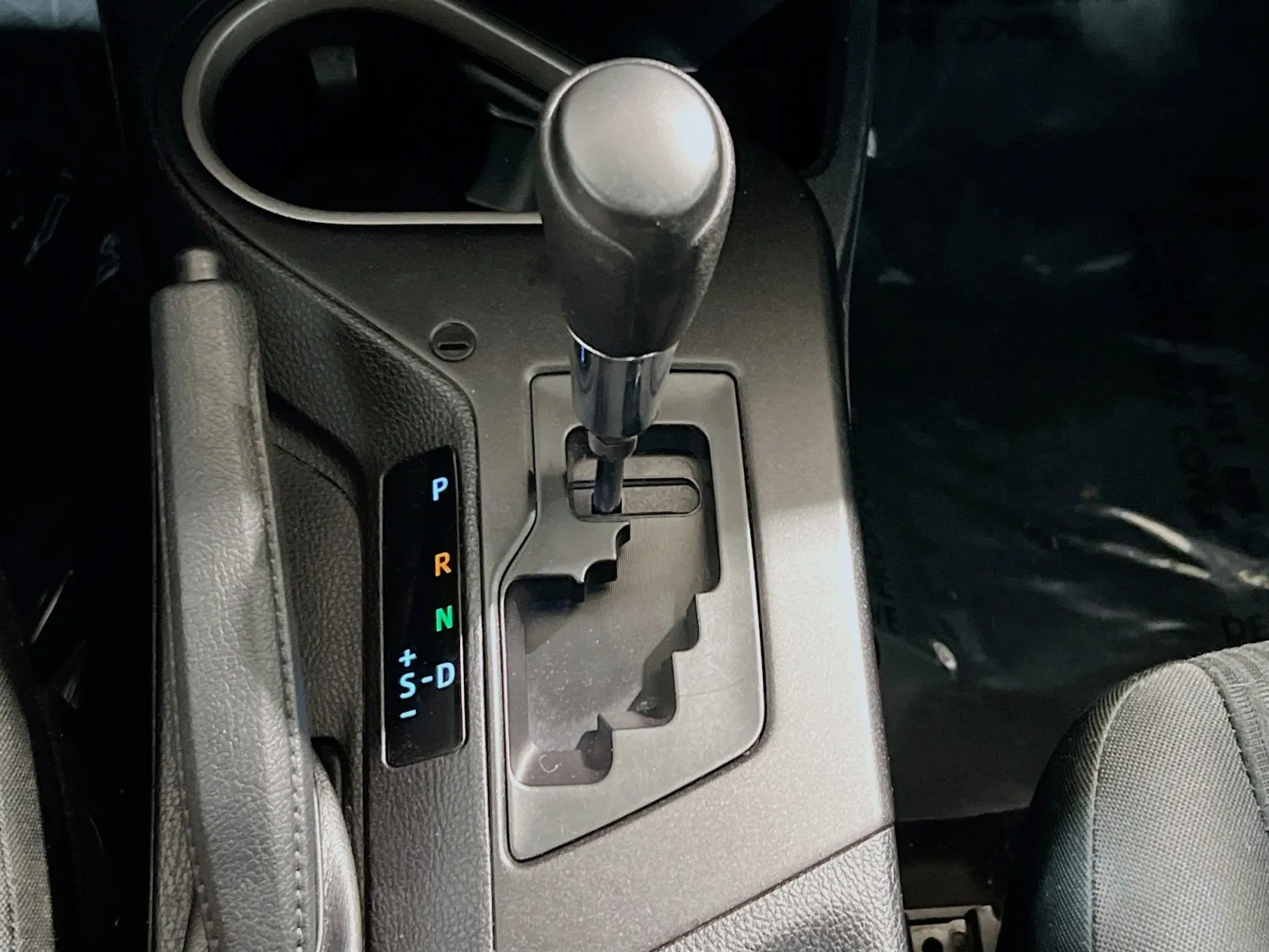 2018 Toyota RAV4 LE - Photo 12