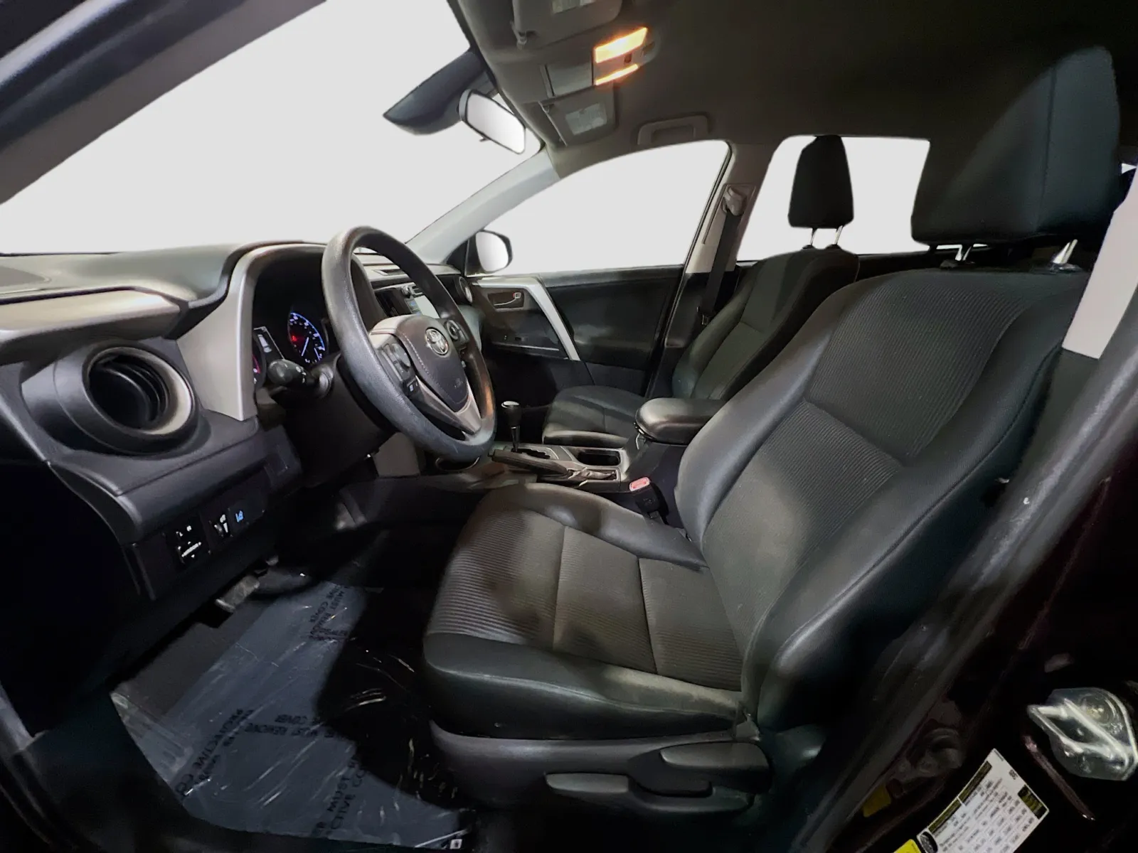 2018 Toyota RAV4 LE - Photo 14