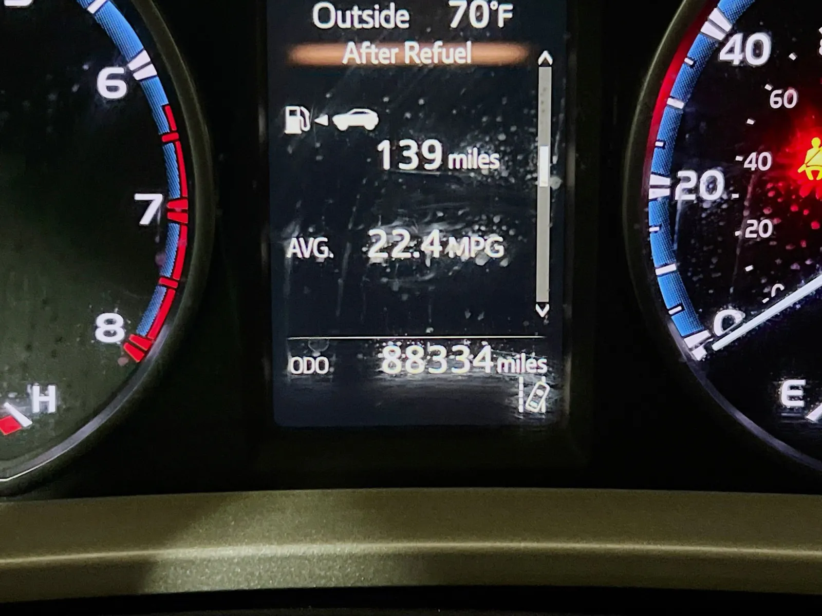 2018 Toyota RAV4 LE - Photo 8