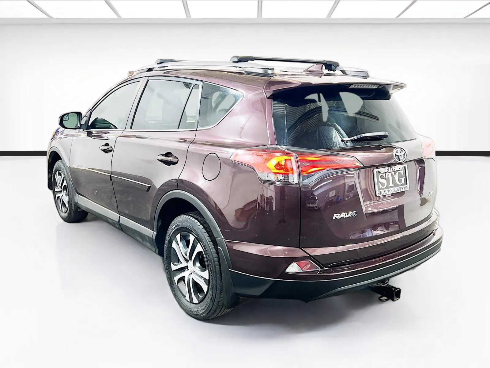 2018 Toyota RAV4 LE - Photo 6