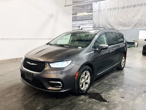 Gray 2022 Chrysler Pacifica Limited for sale in Chandler, AZ