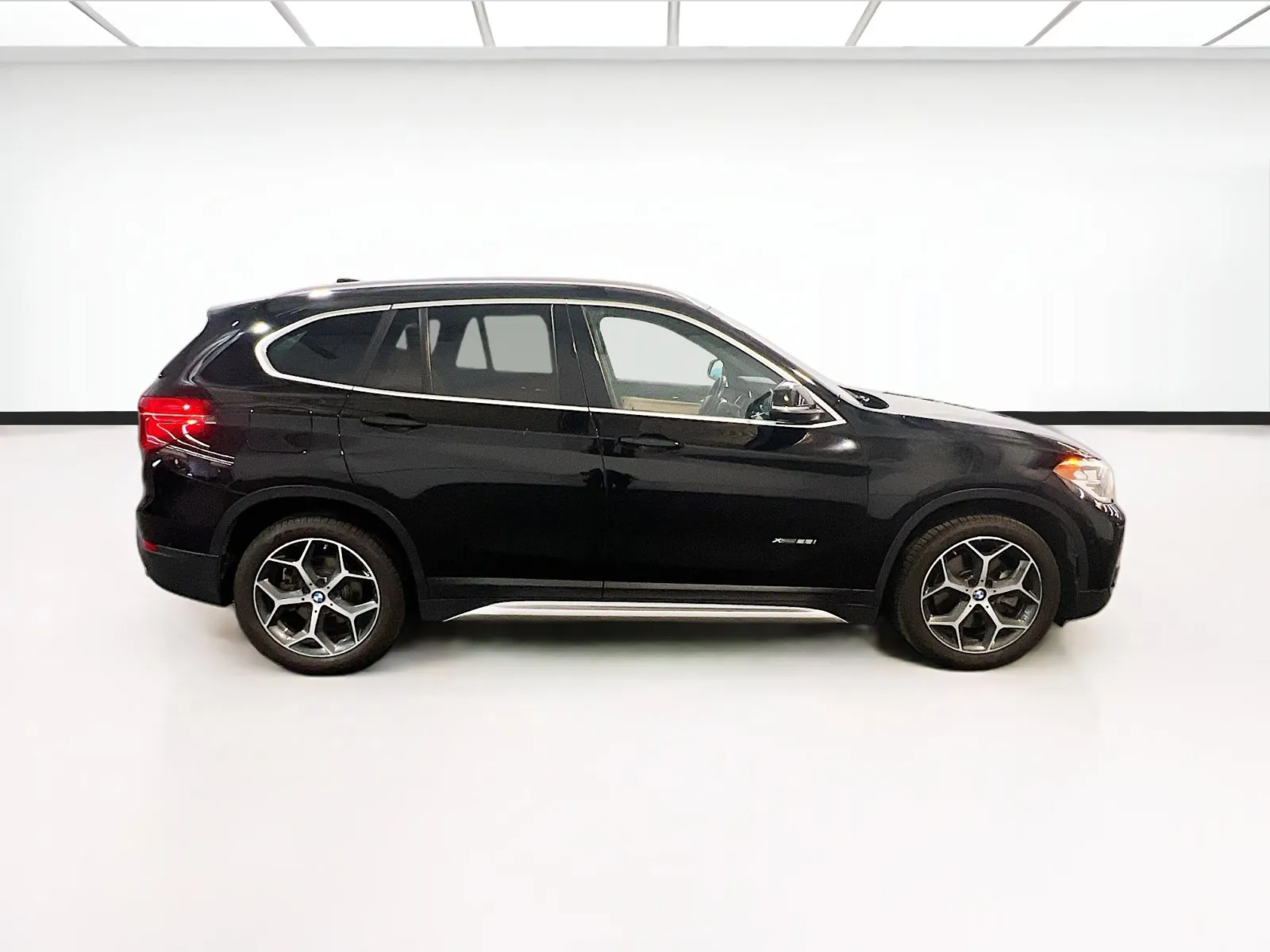 2017 BMW X1 28i - Photo 23