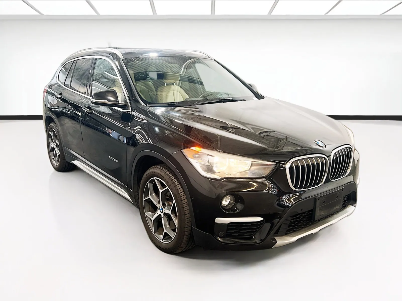 2017 BMW X1 28i - Photo 3