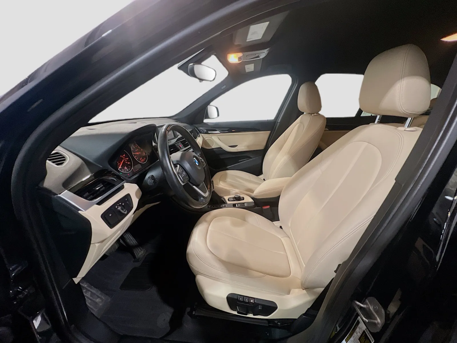 2017 BMW X1 28i - Photo 14
