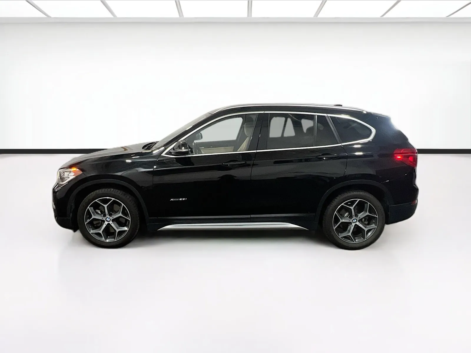 2017 BMW X1 28i - Photo 22