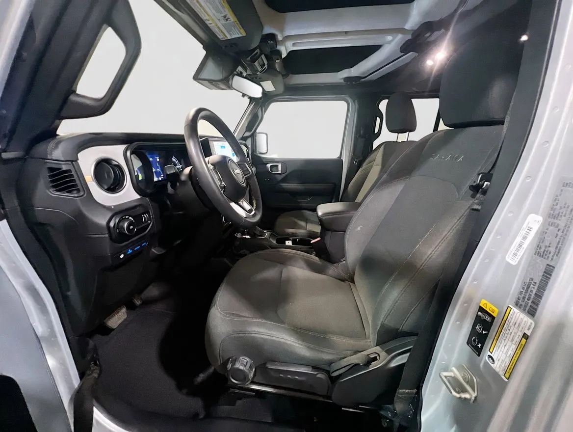 Jeep Wrangler photo 13
