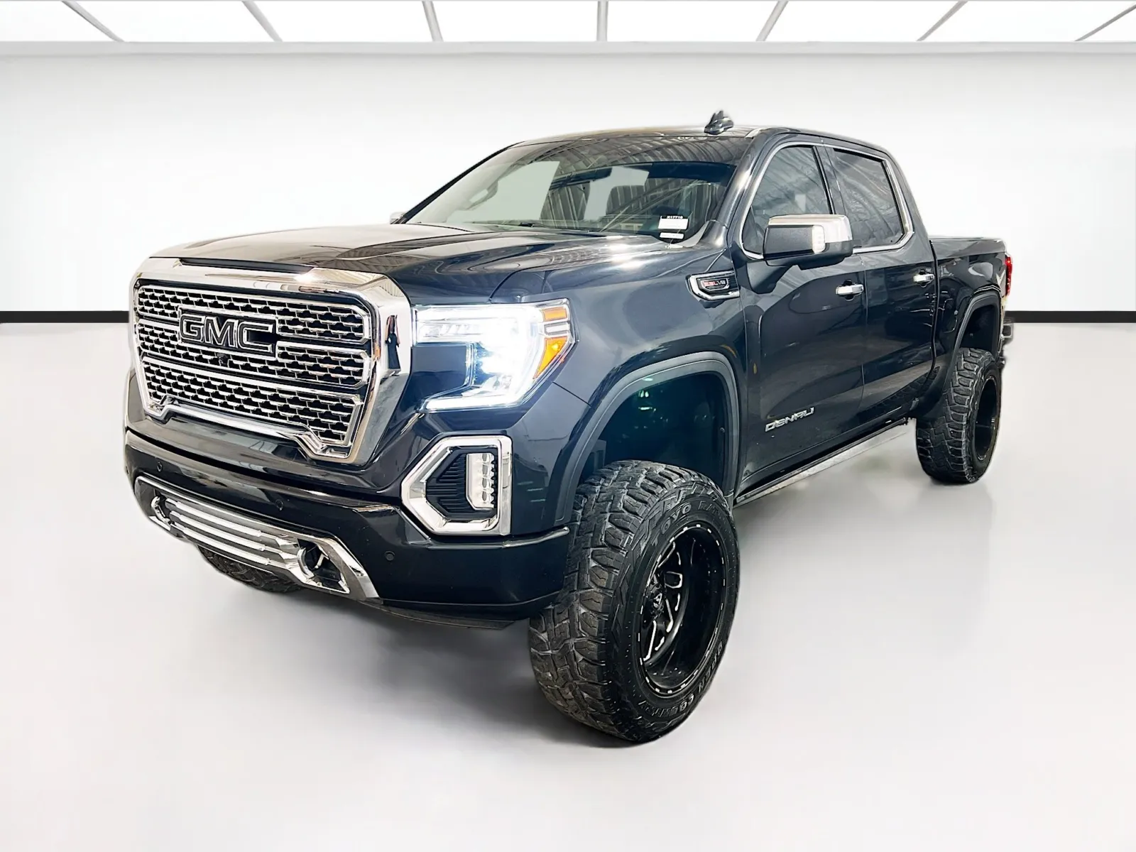2020 GMC Sierra 4WD Crew Cab Short Box Denali's photo