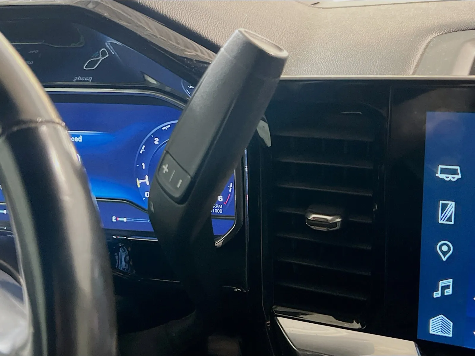 2023 Chevrolet Silverado 1500 LT - Photo 12