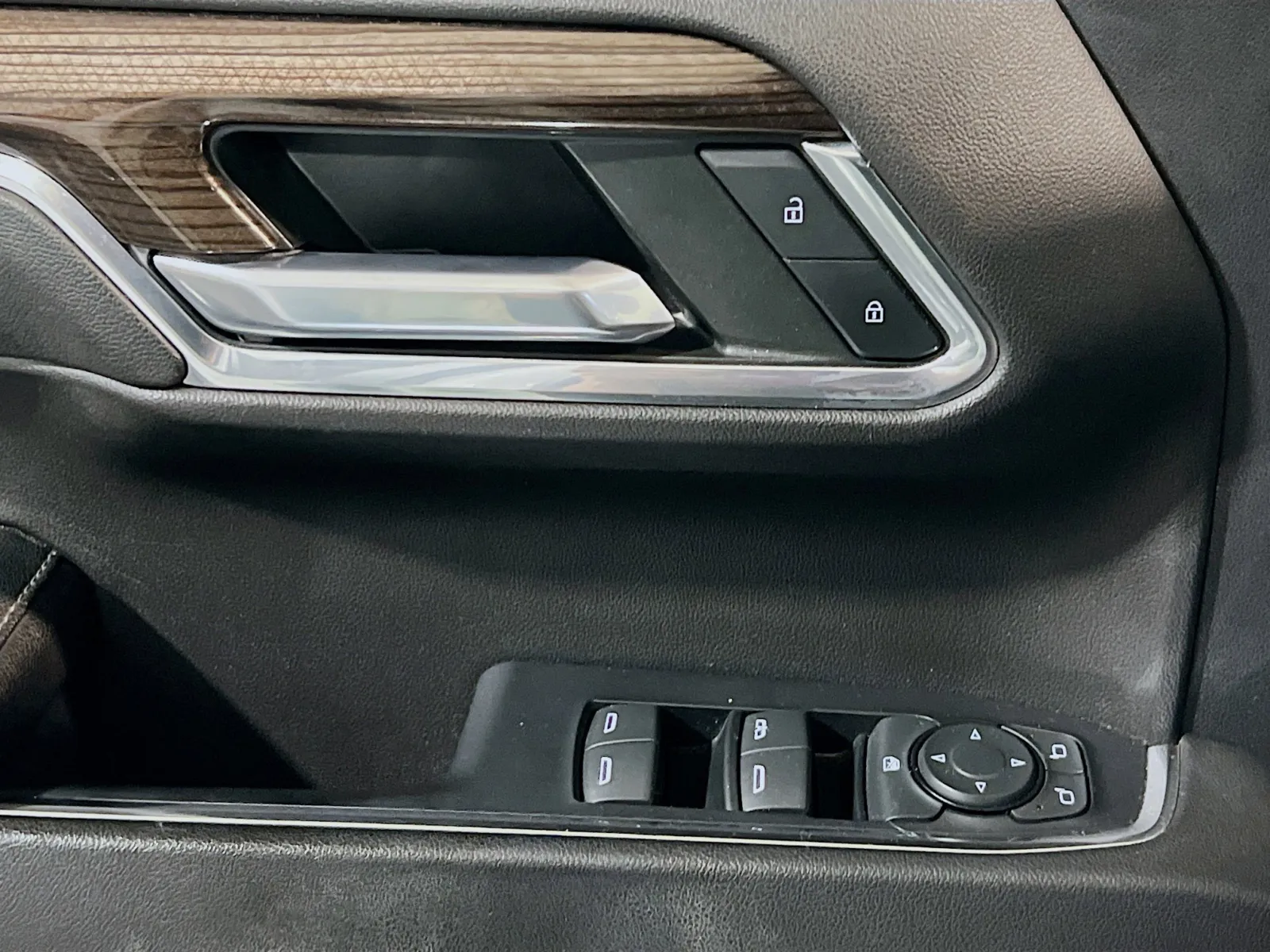 2023 Chevrolet Silverado 1500 LT - Photo 13