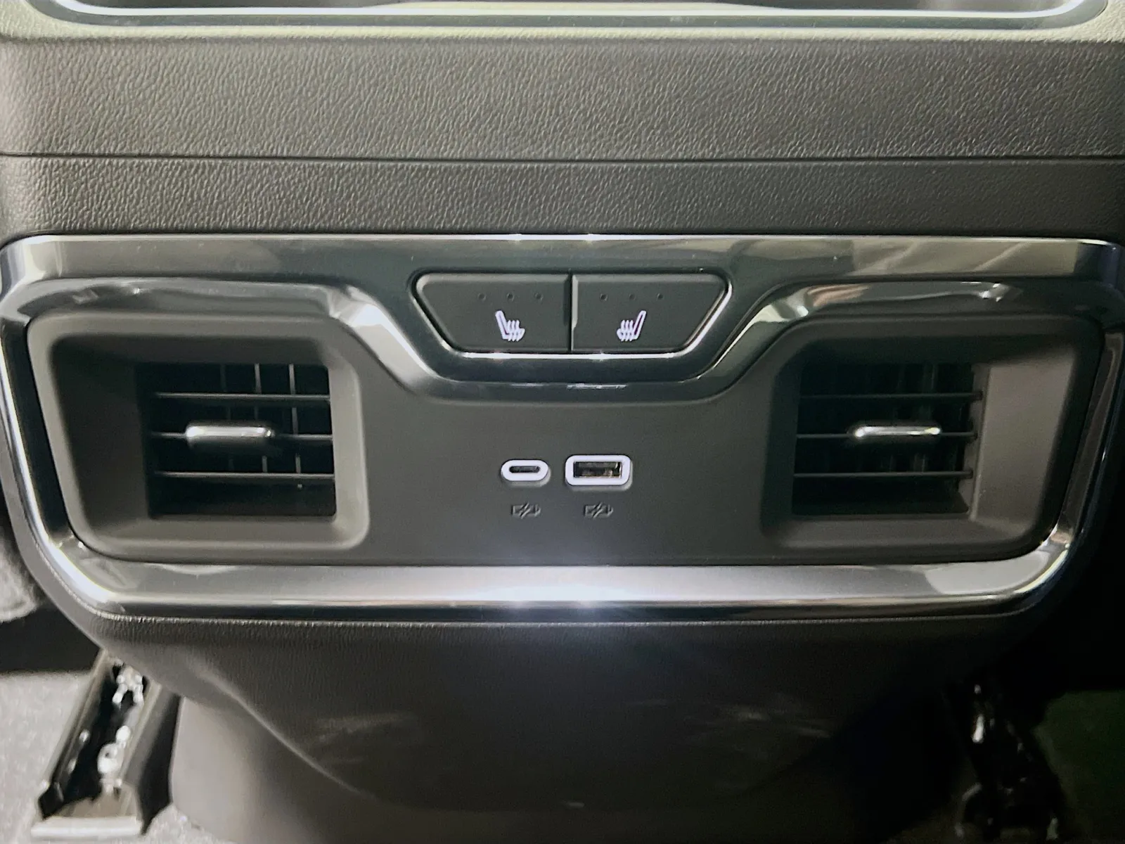 2024 GMC Sierra 1500 SLT - Photo 18