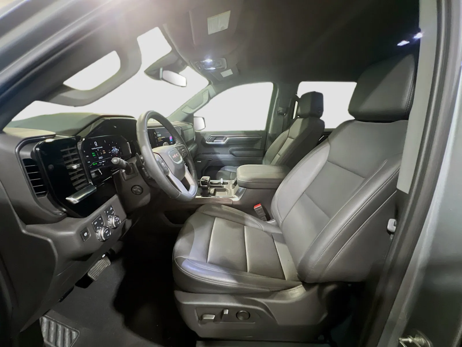 2024 GMC Sierra 1500 SLT - Photo 15
