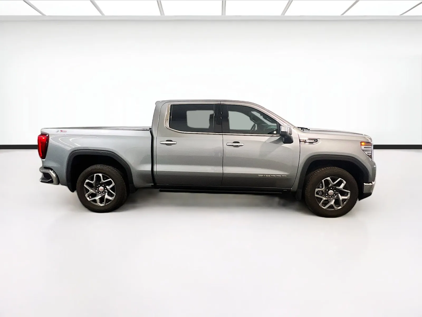 2024 GMC Sierra 1500 SLT - Photo 23