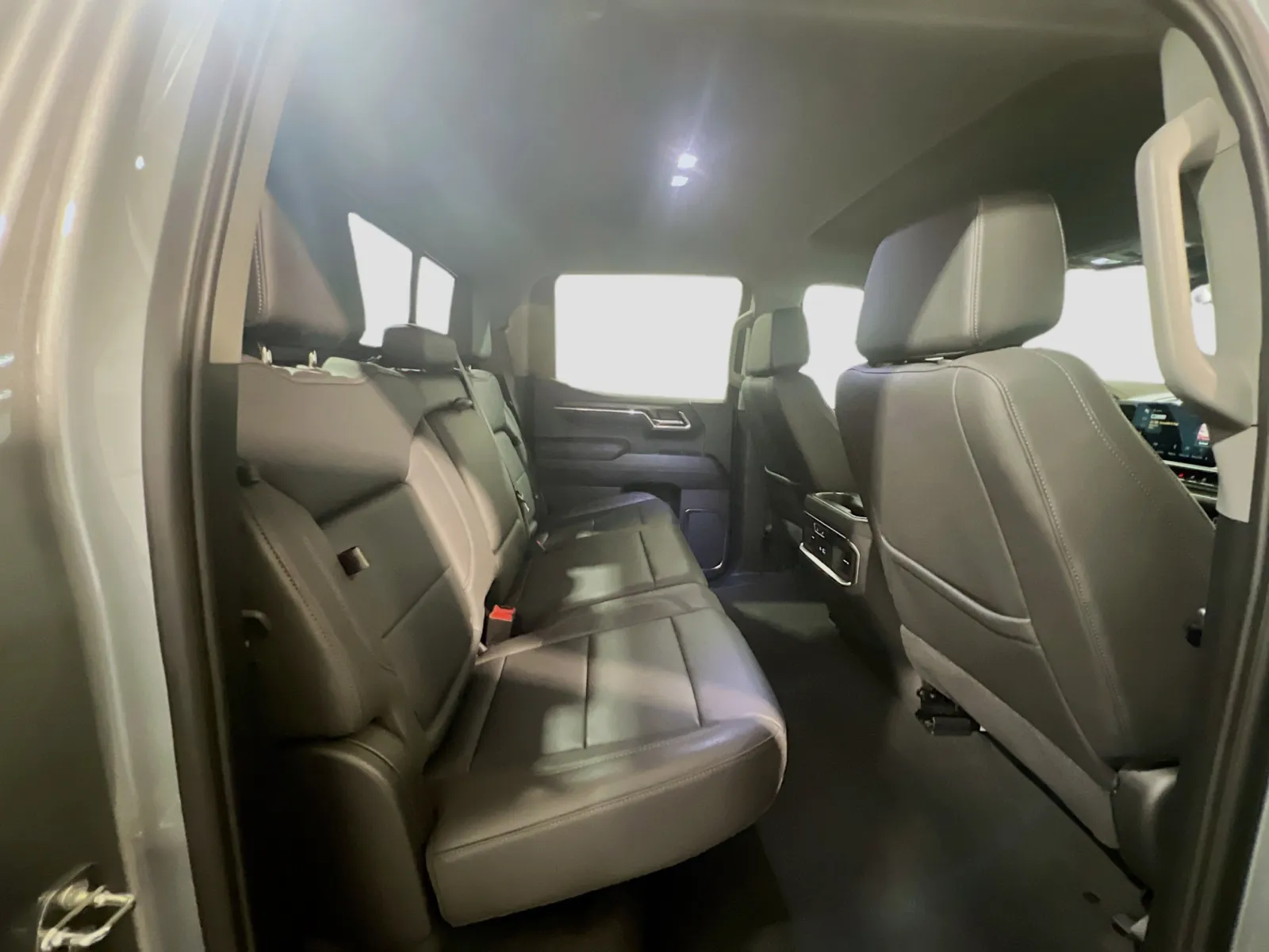 2024 GMC Sierra 1500 SLT - Photo 19