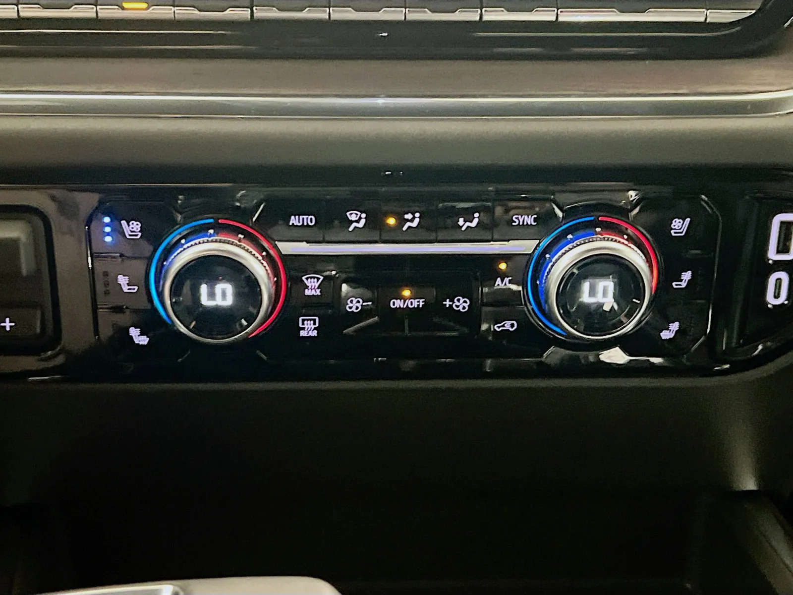 2024 GMC Sierra 1500 SLT - Photo 11