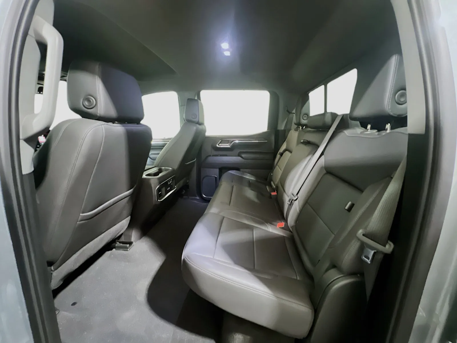 2024 GMC Sierra 1500 SLT - Photo 17