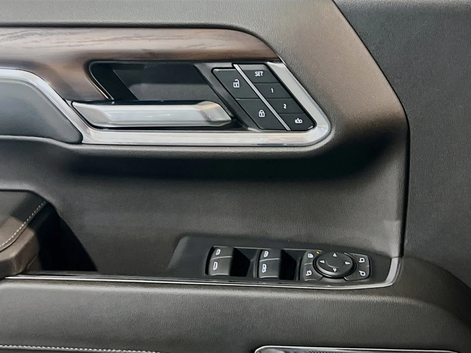 2024 GMC Sierra 1500 SLT - Photo 13
