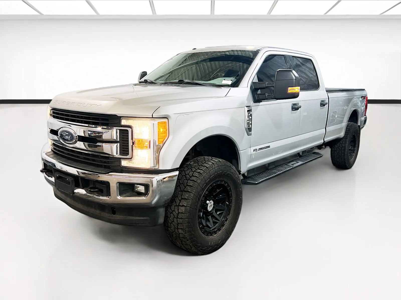 2017 Ford F-250 XLT 4x4 Crew Cab 8' Box's photo