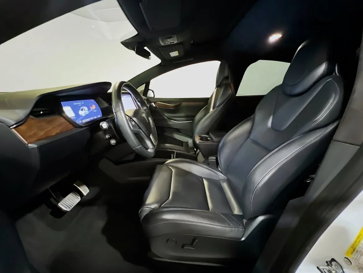 Tesla Model X photo 15