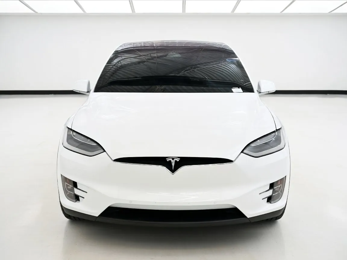 Tesla Model X photo 2