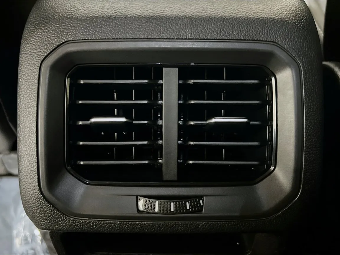 2024 Volkswagen Tiguan SE - Photo 17