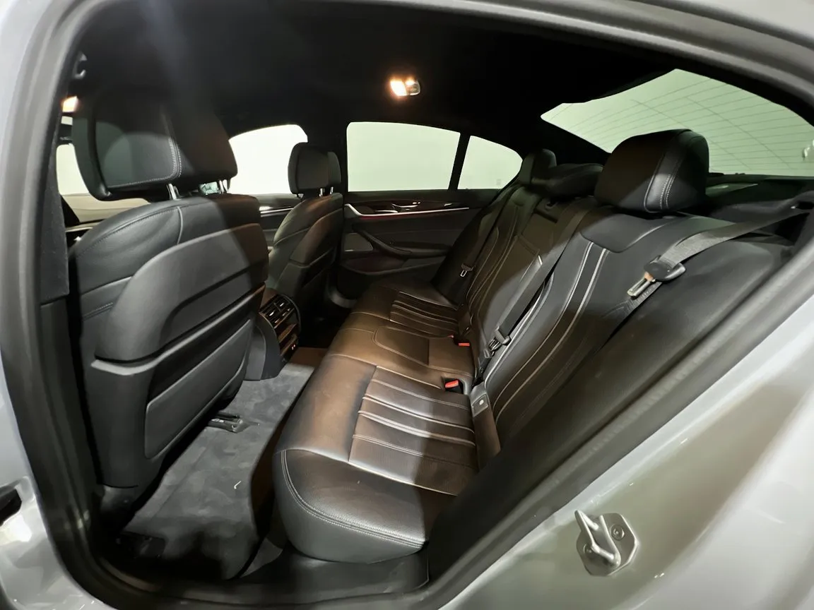 BMW 5 Series photo 19