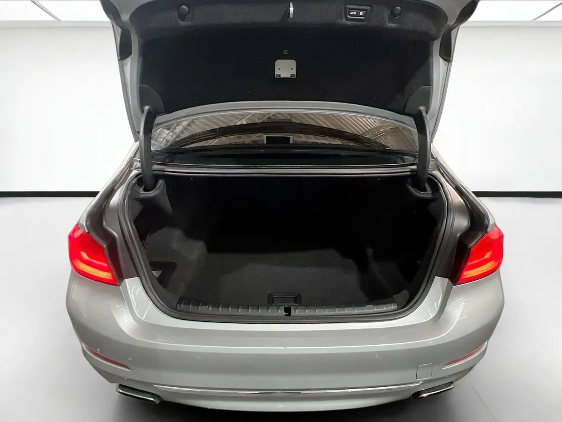 BMW 5 Series photo 21