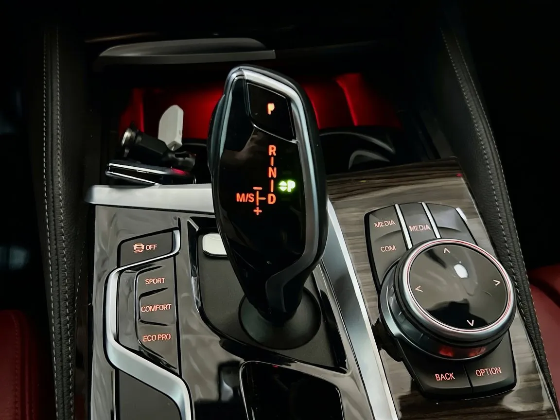BMW 5 Series photo 13