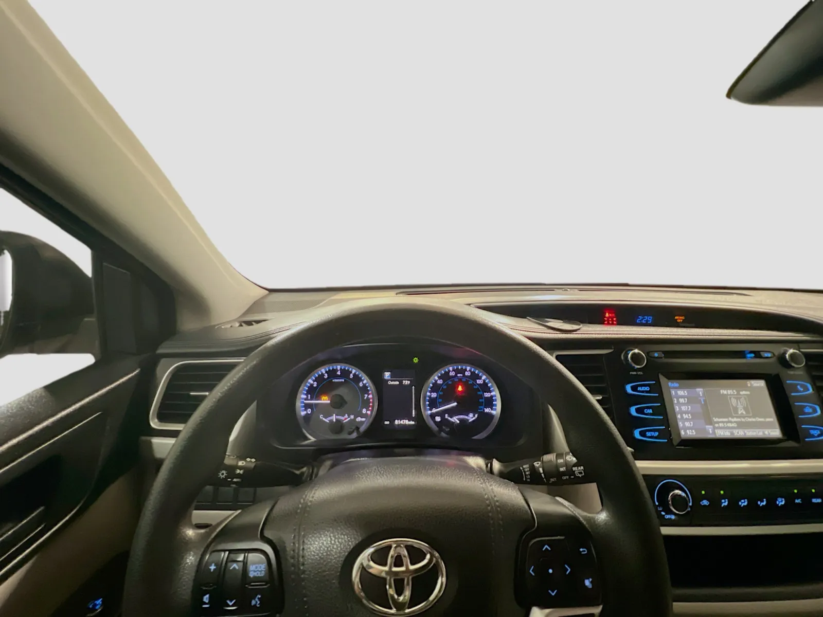 2017 Toyota Highlander LE - Photo 7