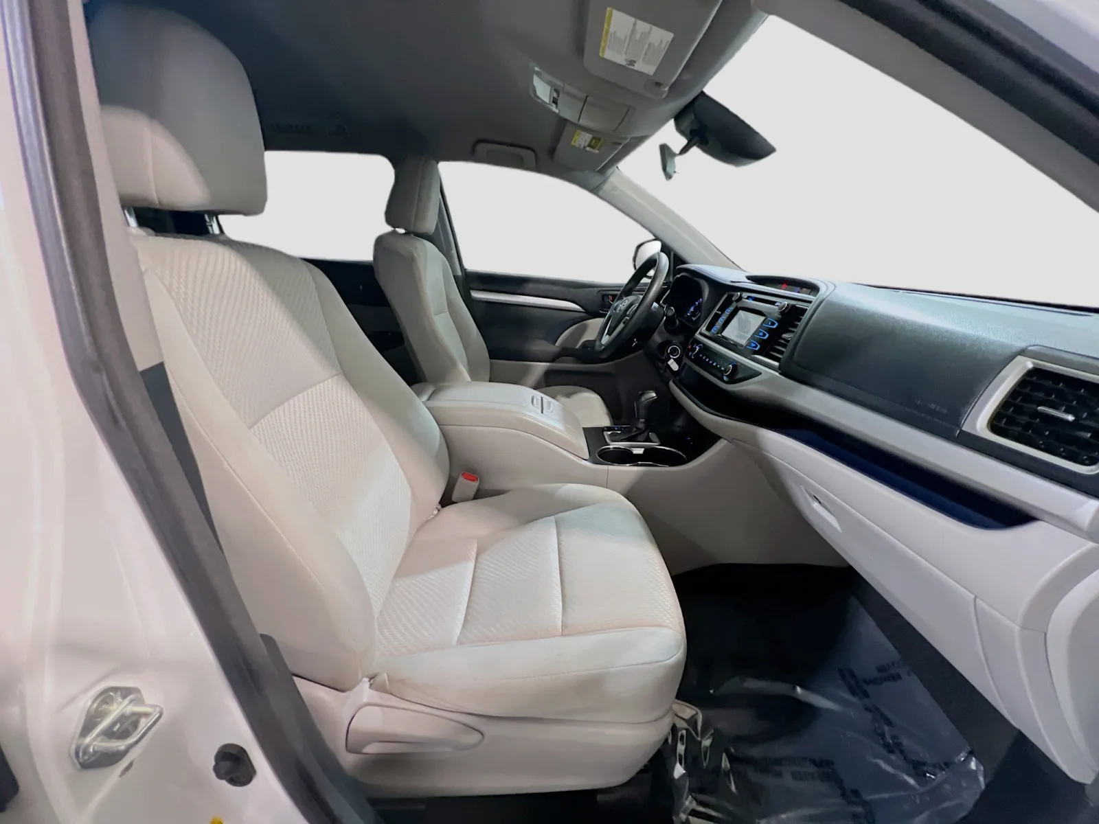 2017 Toyota Highlander LE - Photo 20
