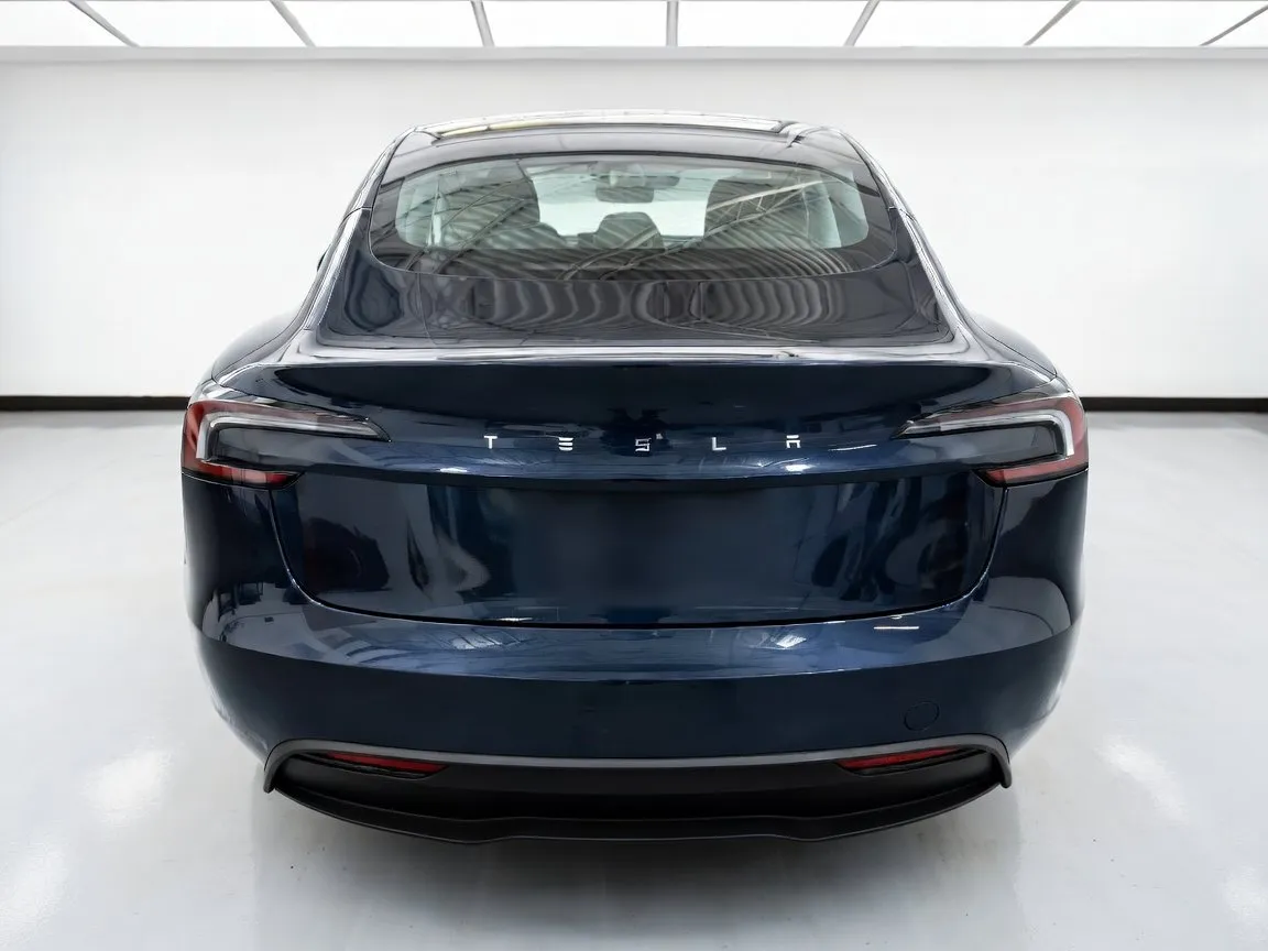 Tesla Model 3 photo 5