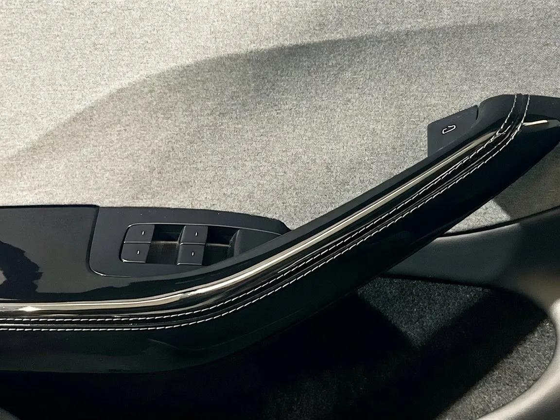 Tesla Model 3 photo 13