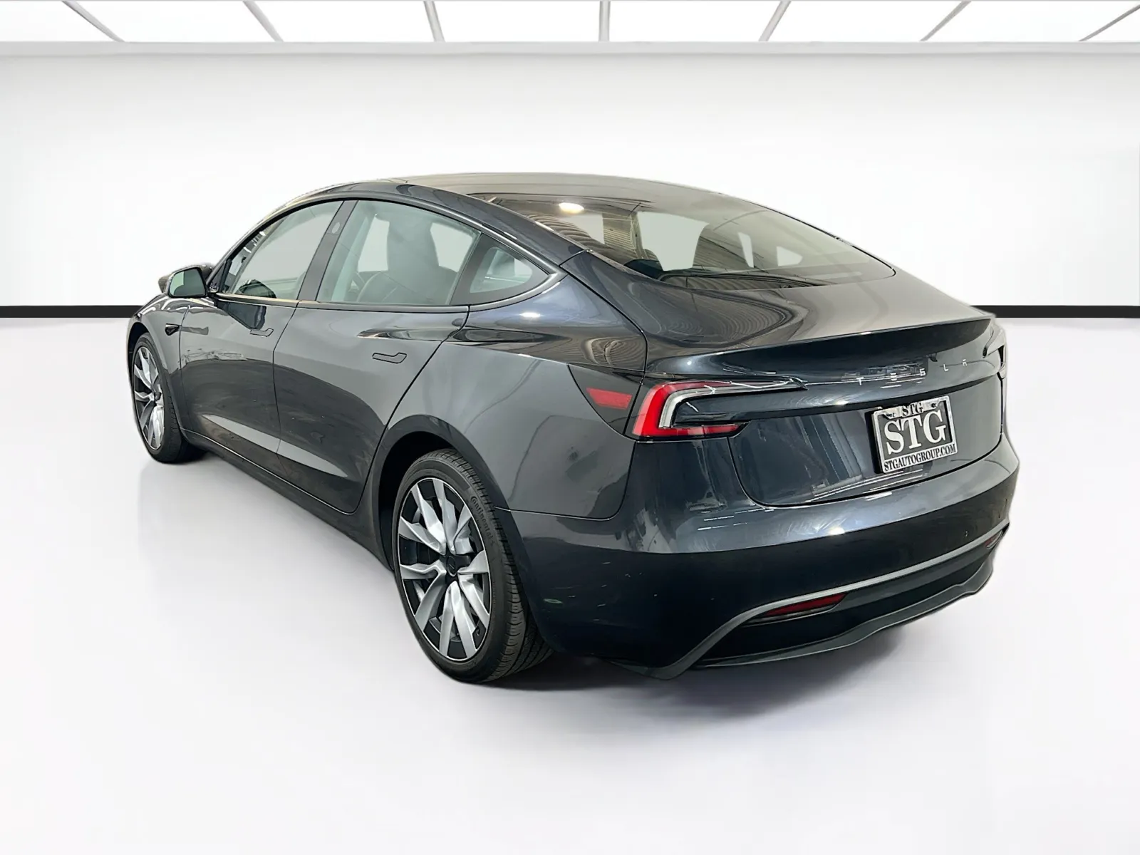 Tesla Model 3 photo 6