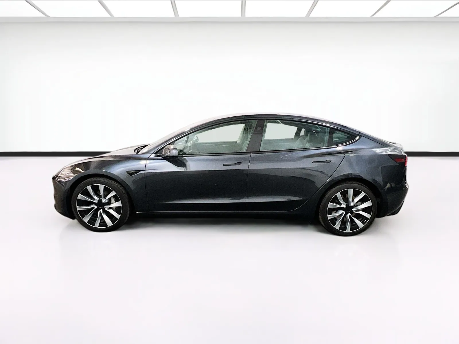 Tesla Model 3 photo 22