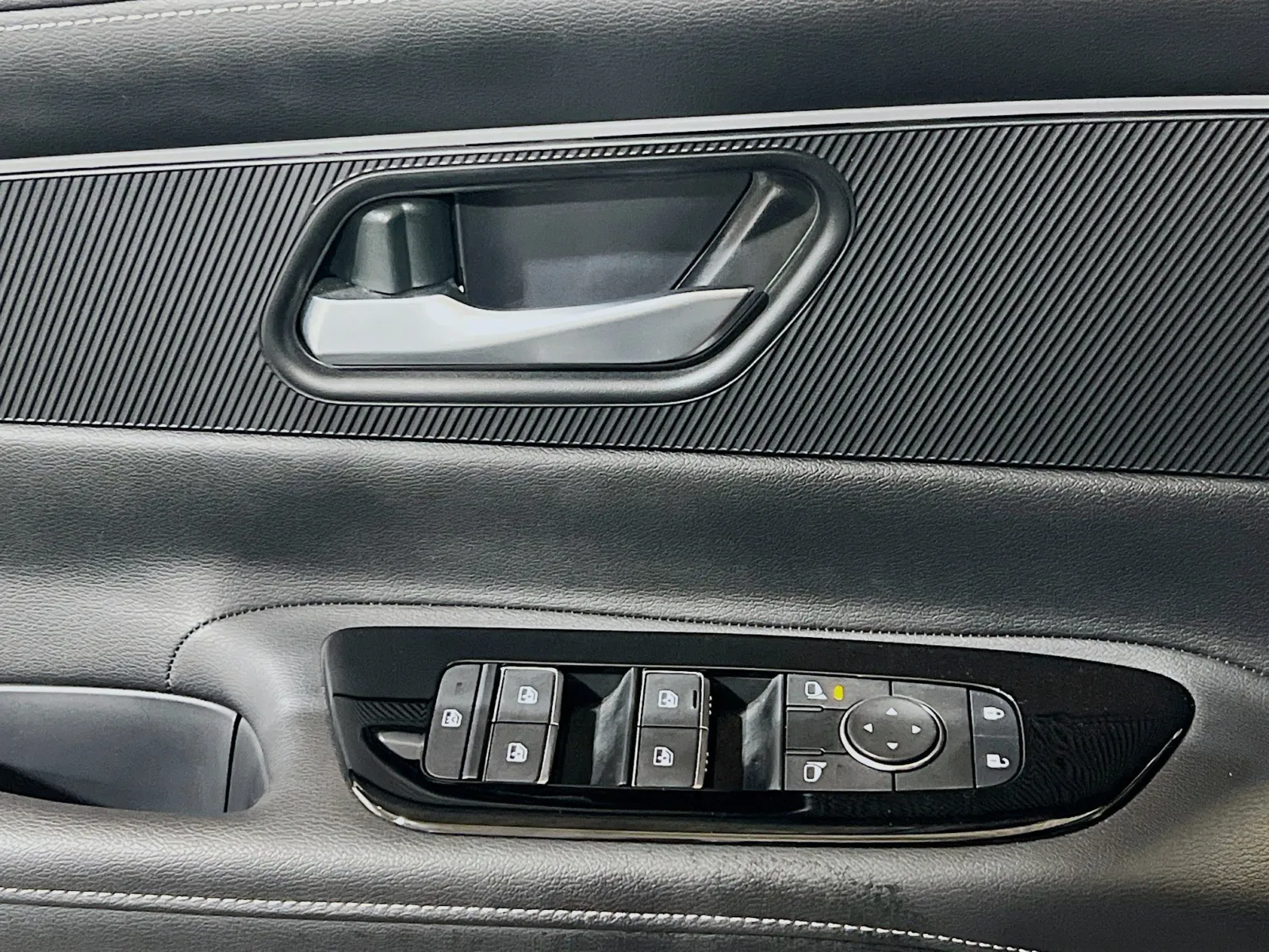 2025 Nissan Murano SV - Photo 13