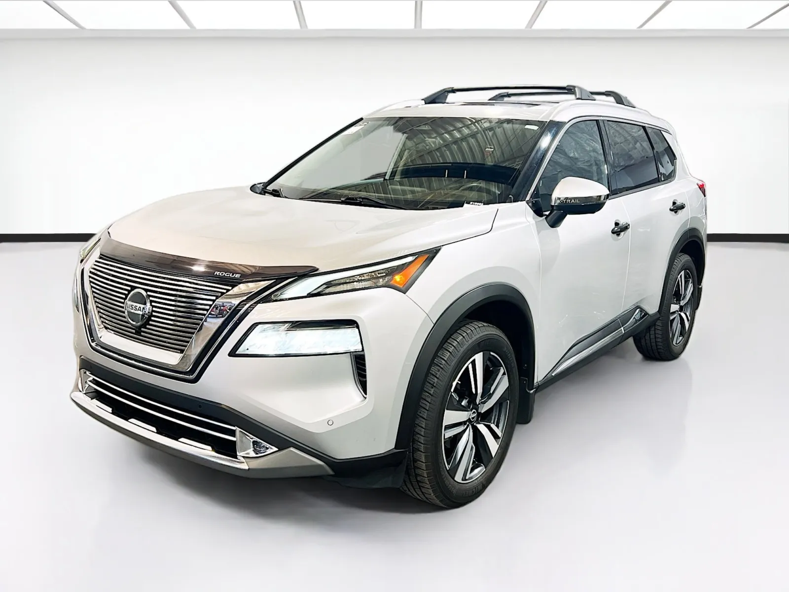 Silver 2021 Nissan Rogue SL for sale in Chandler, AZ