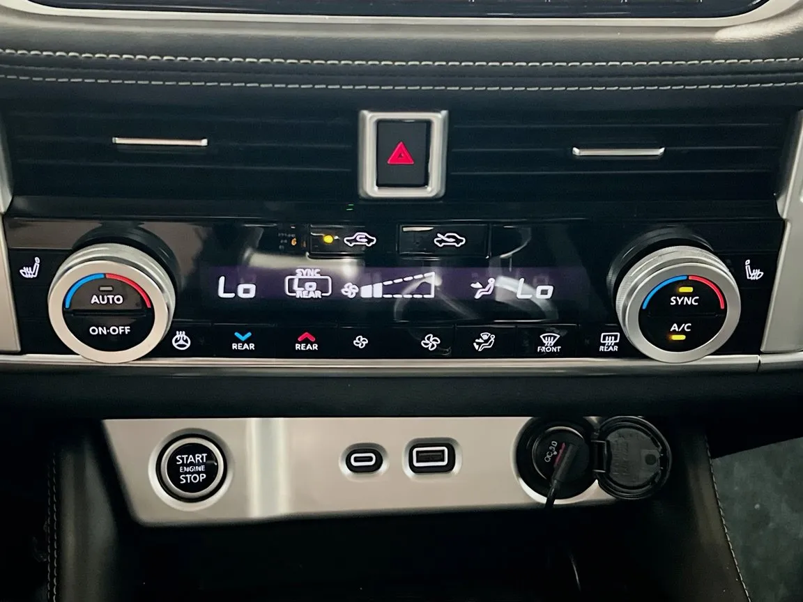 Nissan Rogue photo 11