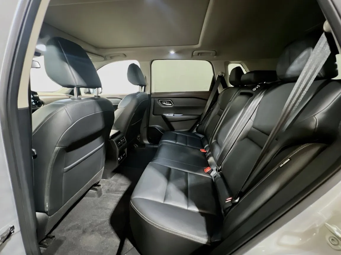 Nissan Rogue photo 18