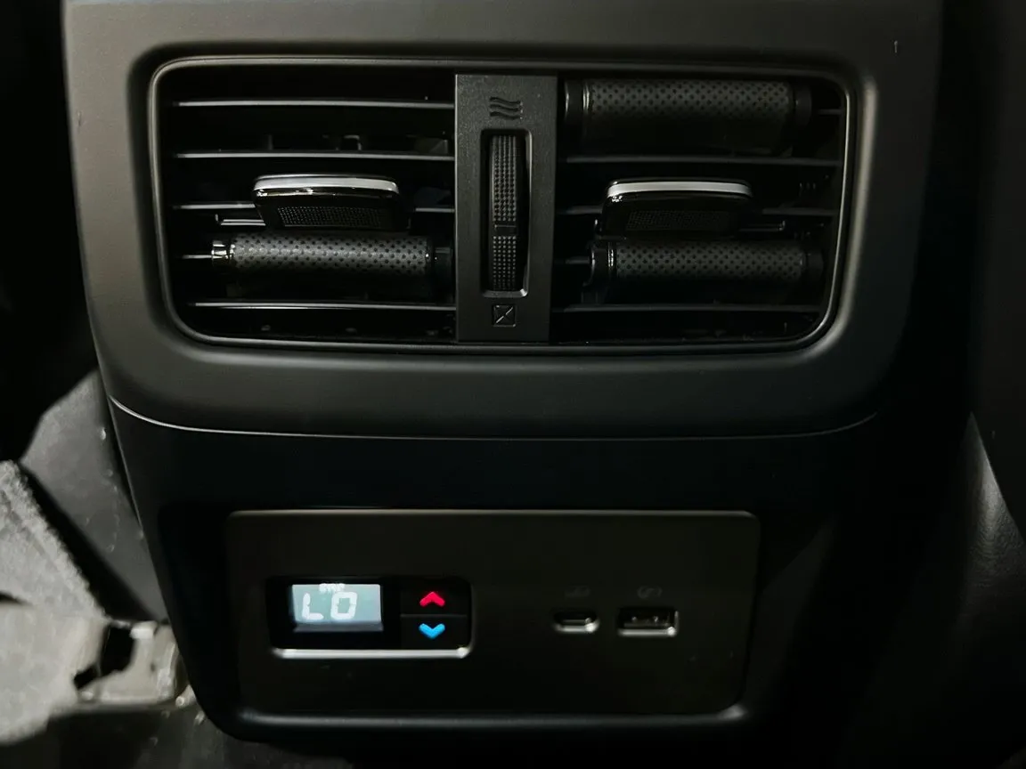 Nissan Rogue photo 19
