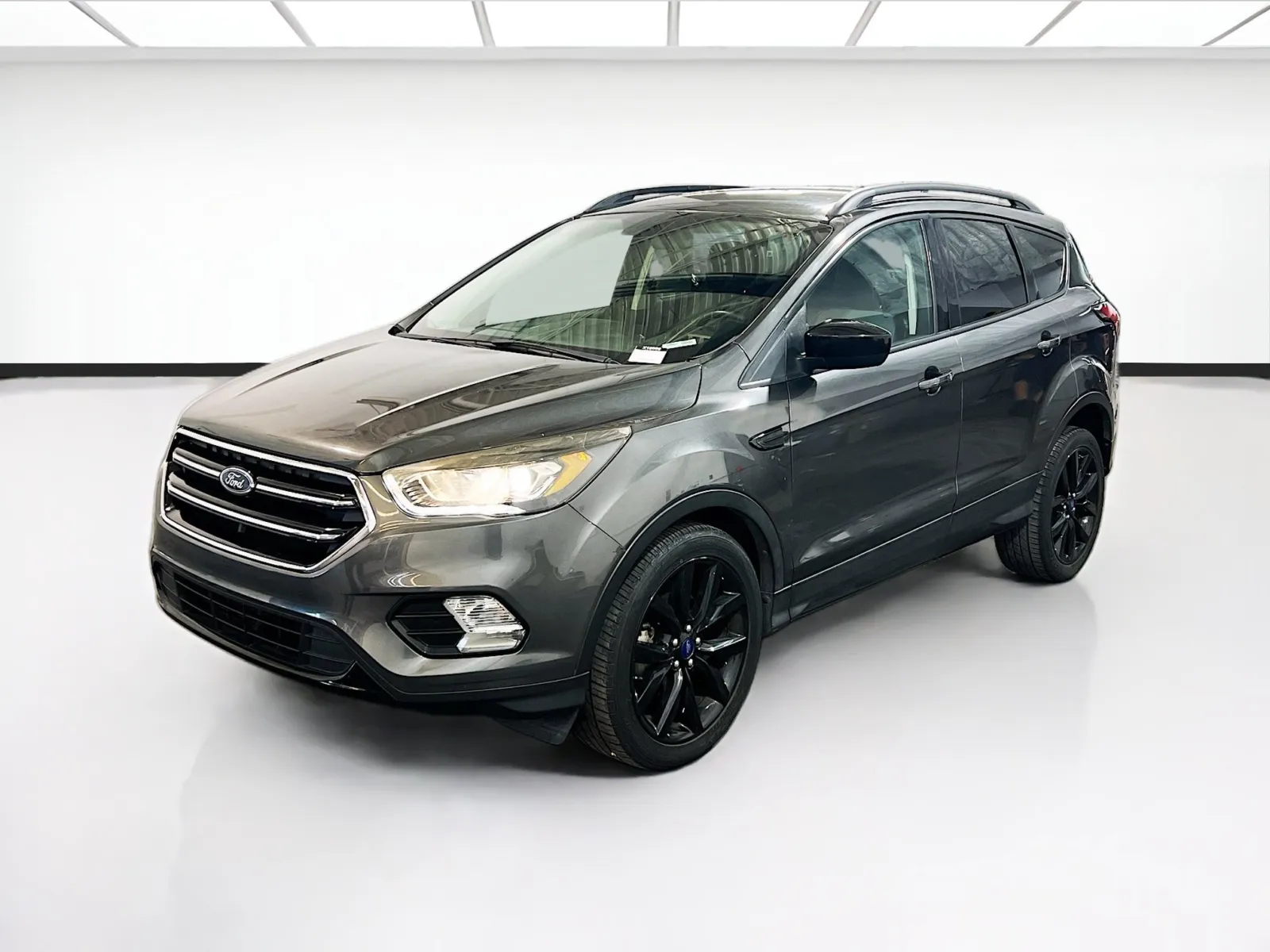 Gray 2019 Ford Escape SE for sale in Chandler, AZ