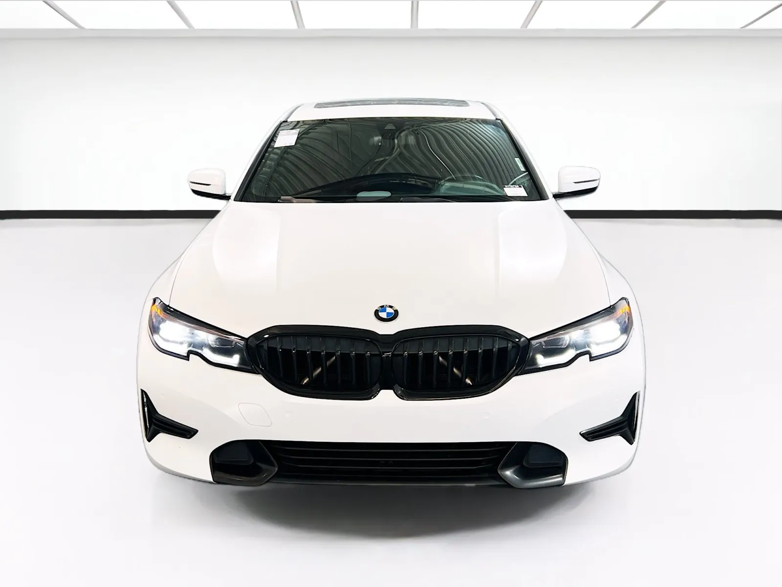 BMW 3 Series photo 2
