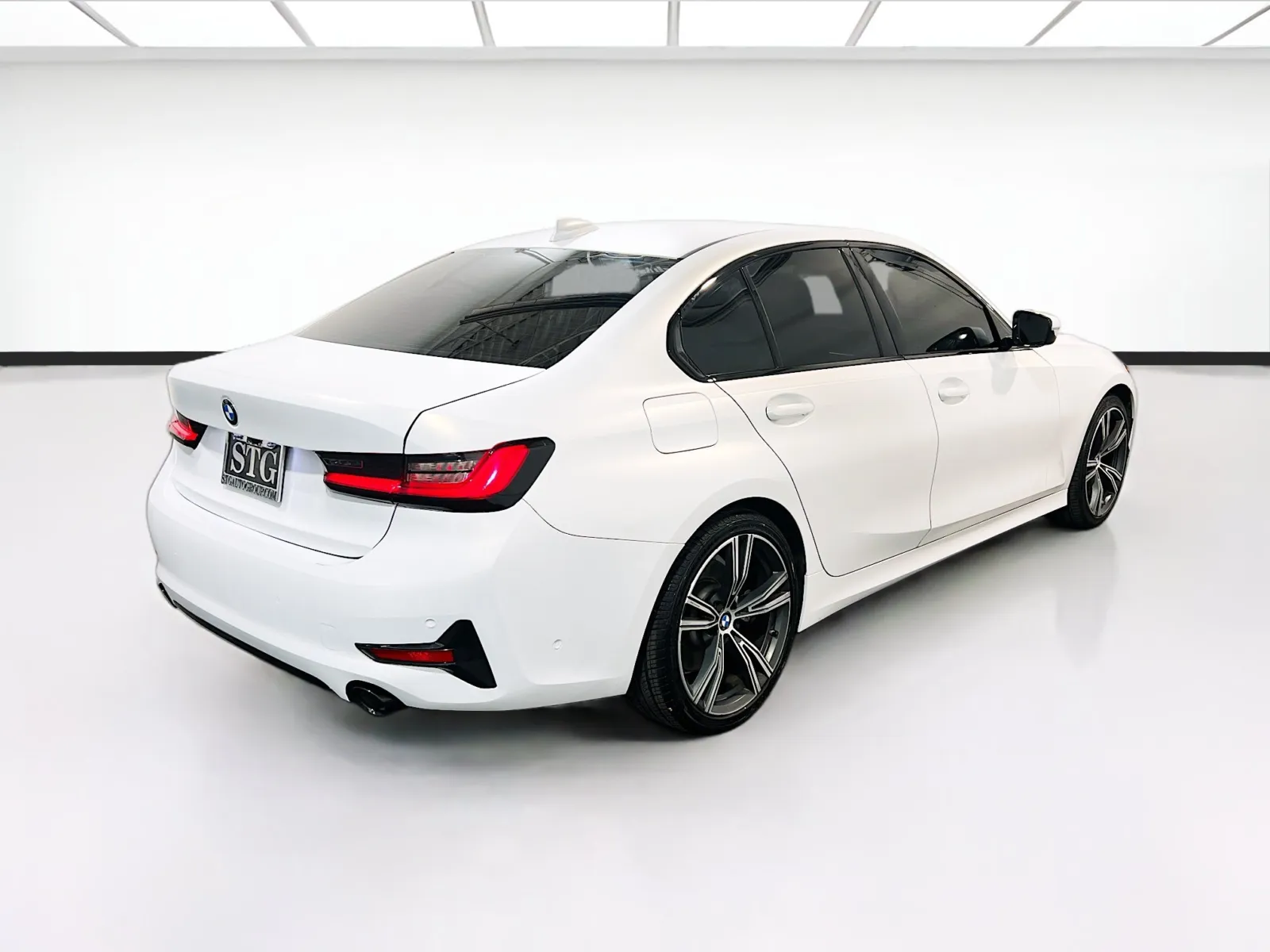 BMW 3 Series photo 4
