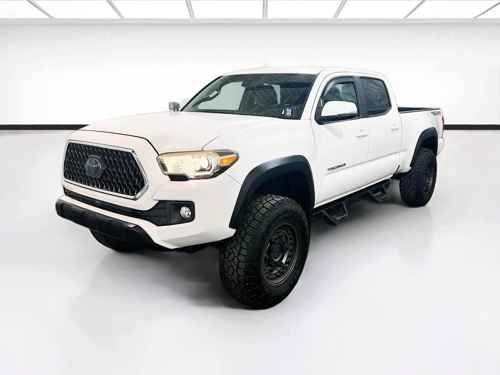 White 2018 Toyota Tacoma TRD Off-Road for sale in Chandler, AZ