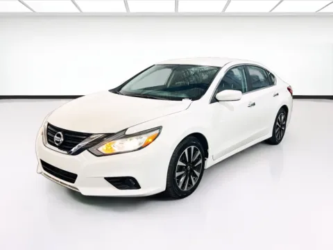 White 2018 Nissan Altima 2.5 SV for sale in Chandler, AZ