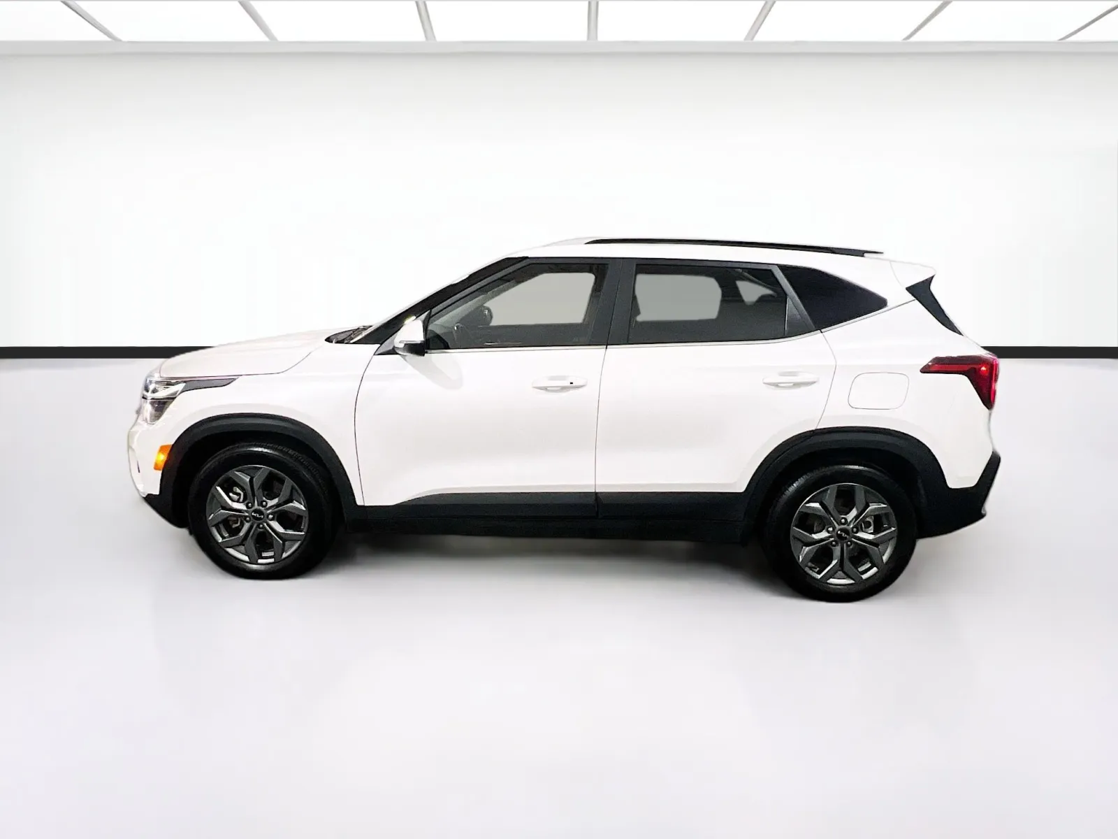 2024 Kia Seltos S - Photo 23