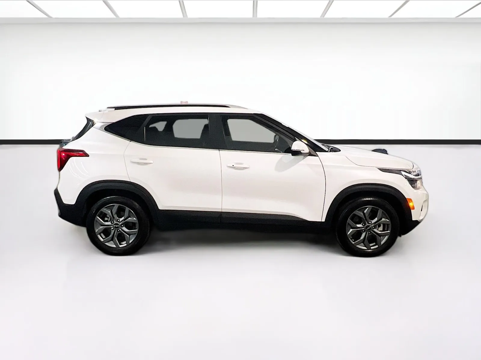 2024 Kia Seltos S - Photo 24